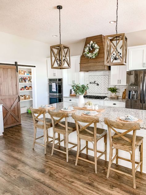 Large Kitchen Farmhouse, Double Oven Farmhouse Kitchen, Farmhouse Kitchen Update, Farmhouse Kitchen Double Oven, Kitchen Ideas Boho Farmhouse, Farmhouse Neutral Kitchen, Farmhouse Chic House, Modern Farmhouse Kitchen With Island, Boho Farmhouse Kitchen Ideas