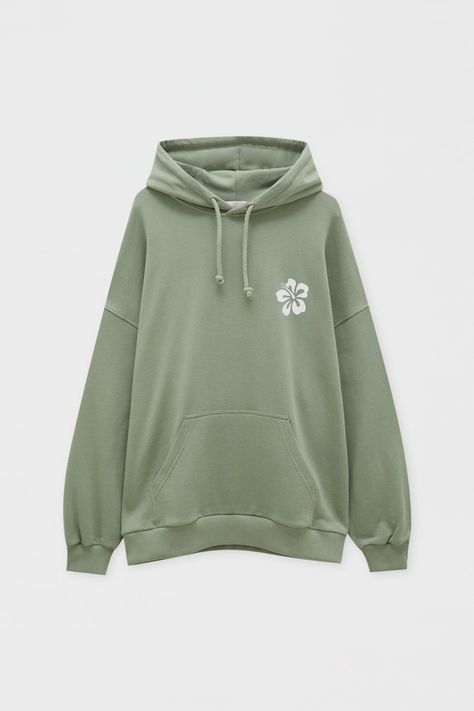 Oversize pouch pocket hoodie with flower detail Pull And Bear Hoodie, Pull And Bear Sweatshirt, Walking Outfits, Pull And Bear, Bear Hoodie, Pocket Hoodie, Pull N Bear, Flower Detail, Green Outfit