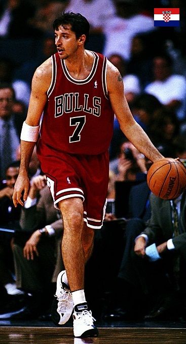 Toni Kukoc, Chicago Sports Teams, Best Nba Players, Nba History, Jordan Bulls, Chicago Sports, Nba Chicago Bulls, Nba Pictures, Nba Legends