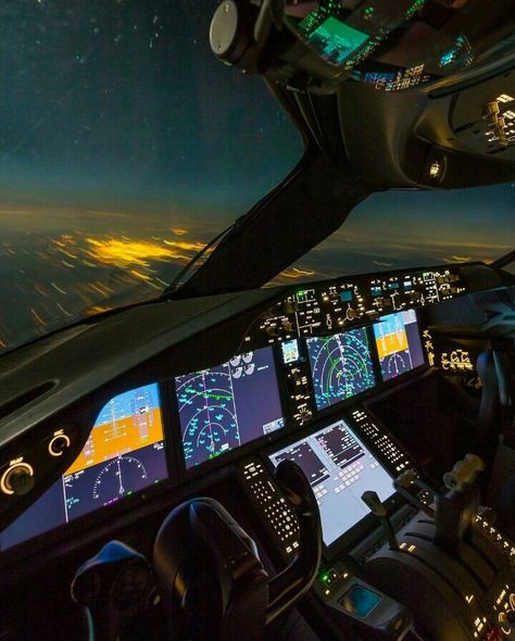 Boeing 787 Cockpit Airplane Cockpit, Pilot Career, Avion Rc, Plane Photography, Boeing 787 Dreamliner, Commercial Plane, Airplane Wallpaper, Pilots Aviation, Aviation World