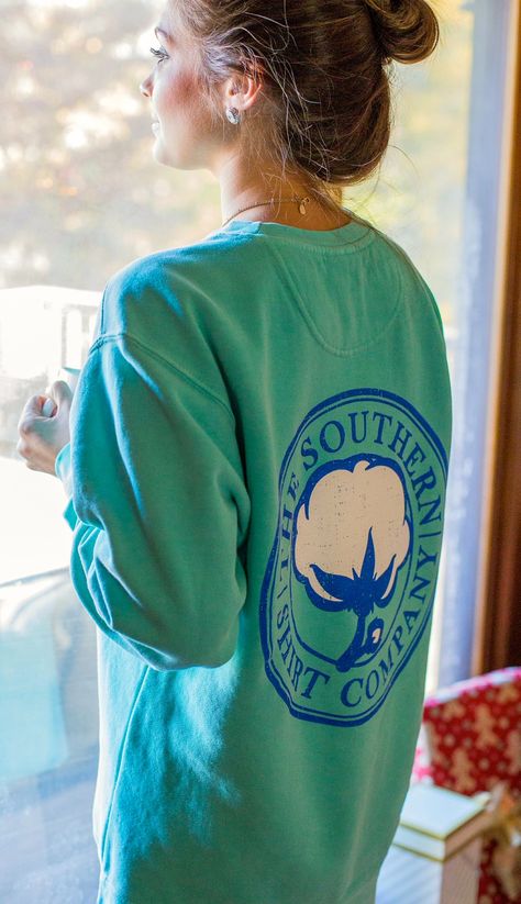 Christmas morning coffee in comfort. #southernshirt #GiftOfComfort #DearSouthernShirt Simply Southern Outfits, Southern Shirt, Southern Outfits, Southern Women, Preppy Southern, Preppy Lifestyle, Southern Shirts, Sweat Shirts, Simply Southern