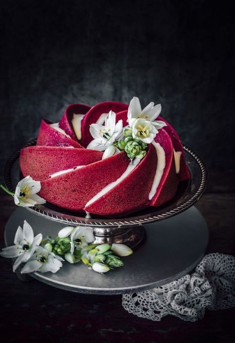 Red Velvet Bundt, Cream Cheese Bundt Cake, Red Velvet Bundt Cake, Bolo Red Velvet, The Cheesecake Factory, Bundt Cake Pan, Red Cake, Bundt Cakes Recipes, Unique Cakes