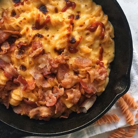 To complement our spicy Sriracha Fusilli, we've paired it with a creamy cheese sauce. Smoky gouda and bacon take this scrumptious dish to the next level. Bacon Tomato Pasta, Unique Pasta, Creamy Cheese Sauce, Mac Cheese Recipes, Bacon Tomato, Mac Cheese, Creamy Cheese, Pasta Shapes, Bacon Cheese