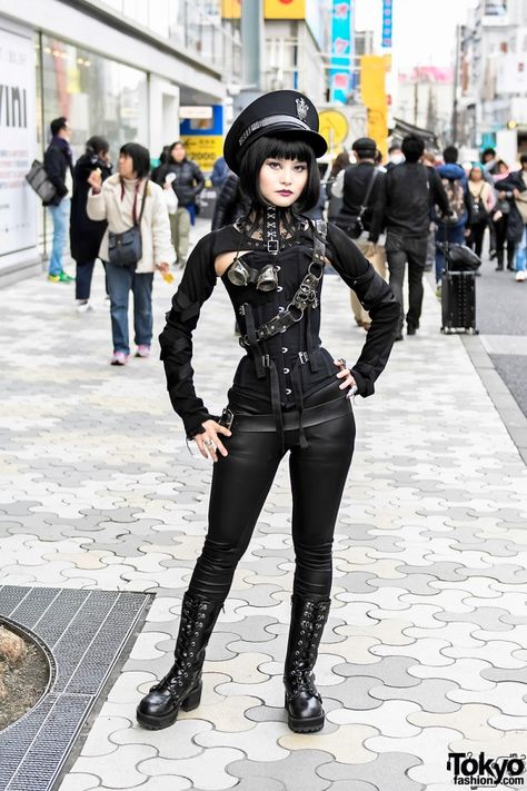 Japanese Steampunk Street Style w/ Ozz On & Pure One Corset Works Japanese Steampunk, Visual Kei Fashion, Steampunk Outfits, Chica Punk, Japanese Punk, Tall Lace Up Boots, Tokyo Street Fashion, Kei Fashion, Fashion 90s