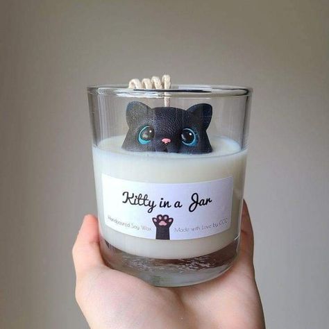 Cat Candles, Lilin Aroma, Candle Making Recipes, Christmas Hampers, Homemade Scented Candles, Sweet Candles, Soya Mumu, Cat Candle, Diy Candles Scented