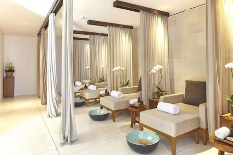 3 Southeast Asian Spa Retreats That Should Be On Your Bucket List Spa Interior Design Luxury, Deco Spa, Massage Room Design, Massage Room Decor, Salon Interior Design Ideas, Beauty Salon Interior Design, Antipolo, Spa Room Decor, Spa Interior Design