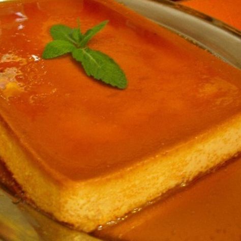 I feel like Dr. Seuss..."The fox in socks likes flan in a pan". My dear friend, Adrianna, taught me how to make this. She was born and raised in central Mexico, so I KNOW this is autentico! It is so YUMMY. It has a firm consistency (which I like). Next time you are in search of a dessert to bring to a pot-luck, try this!!! I guarantee there won't be any left to bring home. Spanish Flan Recipe, Mexican Flan, Big Recipes, Flan Cake, Flan Recipe, Baked Cheese, Pan Recipes, Portuguese Recipes, Spanish Class