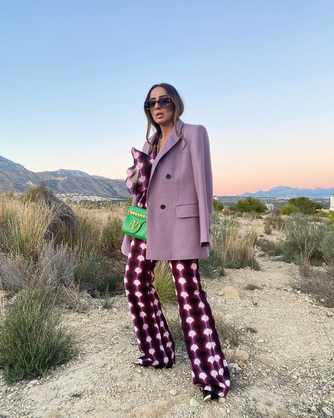 Laura Eguizabal, Eclectic Outfits, Street Style Edgy, Womenswear Fashion, Fashion 101, Retro Print, Fashion Week Street Style, International Fashion, Mode Vintage