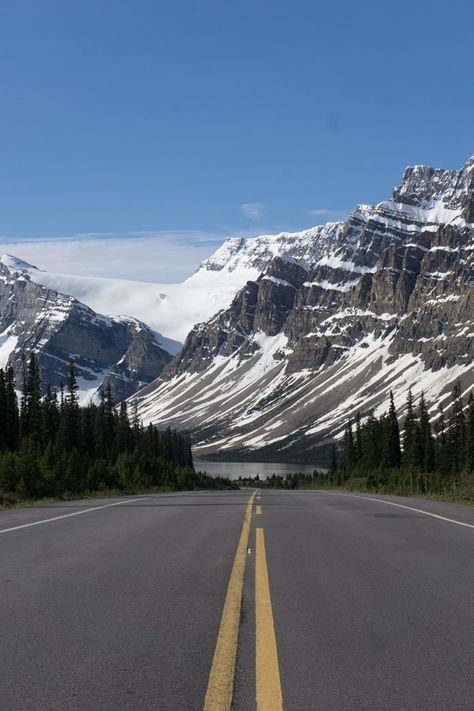 A Guide to Driving the Icefields Parkway - Elite Jetsetter Icefield Parkway, Abraham Lake, Canadian Road Trip, Yellowstone Trip, Glacier Lake, Icefields Parkway, Parks Canada, Travel Comfort, Incredible Places