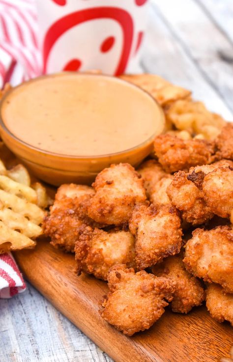 Chik Fil A Chicken, Chick Fil A Copycat, Chick Fil A Chicken Nuggets, Chick Fil A Recipe, Chick Fil A Nuggets, Chicken Nugget Recipes, Chicken Chunks, Nuggets Recipe, Buttermilk Chicken