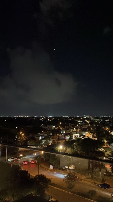 Rooftop Sitting On Rooftop Aesthetic Night, Book Vibe, Rooftop City, City View Night, Nyc Night, Nyc Rooftop, Night Walks, Dti Hacks, Sky Photography Nature