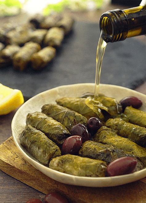 tumblr_oo1dzh0i9n1uwr1s7o1_500.gif (500×694) Meze Platter, Turkish Recipes, Chef Recipes, Greek Recipes, Grape Leaves, Stevia, Food Print, Gourmet Recipes, Food Videos