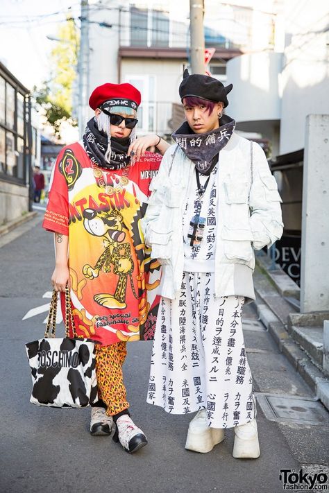 Harajuku Guys in Kanji Print Fashion Bunka Fashion College, Estilo Harajuku, Kei Visual, Harajuku Fashion Street, Tokyo Street Fashion, Harajuku Girls, Tokyo Street Style, Tokyo Street, Harajuku Style