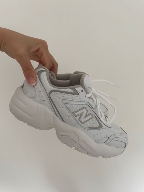 Popular Trainers, Sneakers Ideas Women, 452 New Balance Outfit, Cool New Balance Sneakers, Best Trainers For Women, Cool Trainers Women, Gym Trainers, Women Trainers, New Balance 452 Outfit