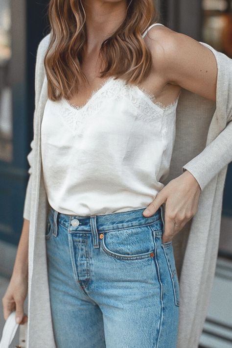 Lace Cami Outfit, Outfit Ideas Classic, Levis Style, White Sneakers Outfit, Cami Outfit, Wedgie Jeans, Jeans Outfit Winter, Cardigan Outfit, Classic Style Outfits