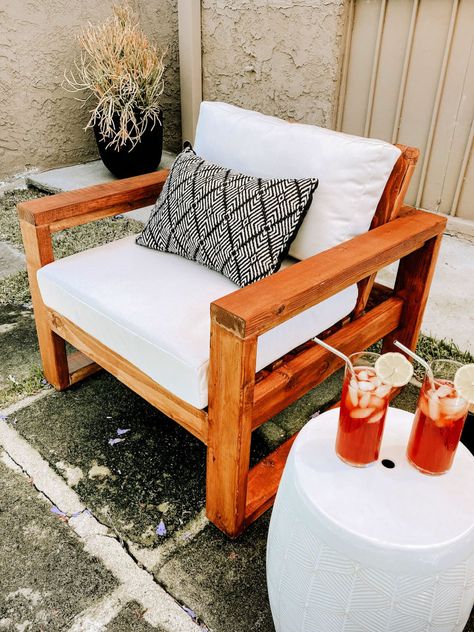 45 Free DIY Outdoor Furniture Plans (Build Patio Furniture) Outdoor Furniture Restoration, Diy Patio Chair, Outdoor Chairs Diy, Patio Chairs Diy, Wooden Patio Chairs, Comfortable Patio Furniture, Xo Macenna, Furniture Build, Porch Chairs