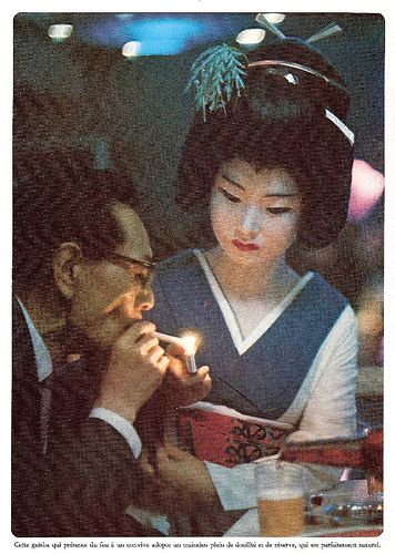 Crazy Photos, Tokyo Restaurant, Memoirs Of A Geisha, Japanese Geisha, Vintage Japan, Japanese Culture, After Dark, Pose Reference, Japanese Traditional