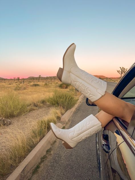 Costal cowgirl | cowgirl boots | sunset | insta inspo Lyla Sage, Miley Stewart Summer, Cowgirl Era, Costal Cowgirl, Cowgirl Summer, Cowgirl Boots Outfit, Cowgirl Vibes, Miley Stewart, Chestnut Springs