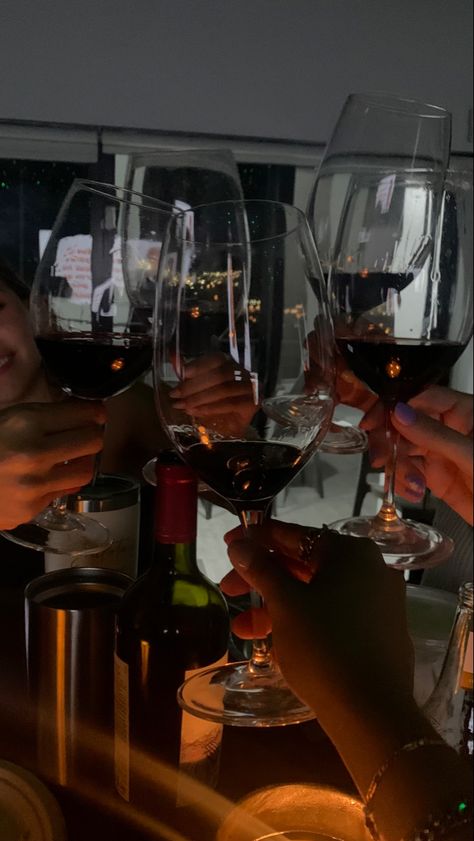 Red Wine Snap, Wine Snapchat Story, Drinking Wine Aesthetic, Wine Vibes, Alcoholic Snapchat, Party Snap, Wine Pics, Wine With Friends, Friends Drinking