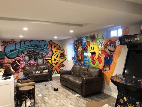 Arcade Painting Ideas, Graffiti Game Room, Gaming Room Mural, Game Room Wall Mural, Home Arcade Room Ideas, Nintendo Room Ideas, Gamer Mural, Video Game Mural, Gaming Mural