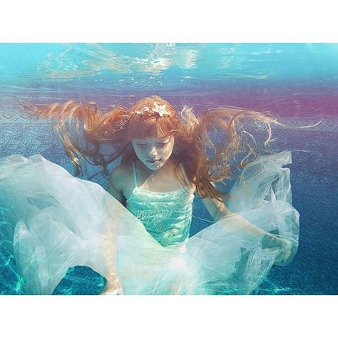 Beautiful . . #Repost @artsartisson Photo by me @artsartisson Model: Sophia Victoria Underwater Drawing, Underwater Model, Underwater Photoshoot, Styling Skirts, Poses Anime, Underwater Portrait, Underwater Images, Underwater Pictures, Girl In Water