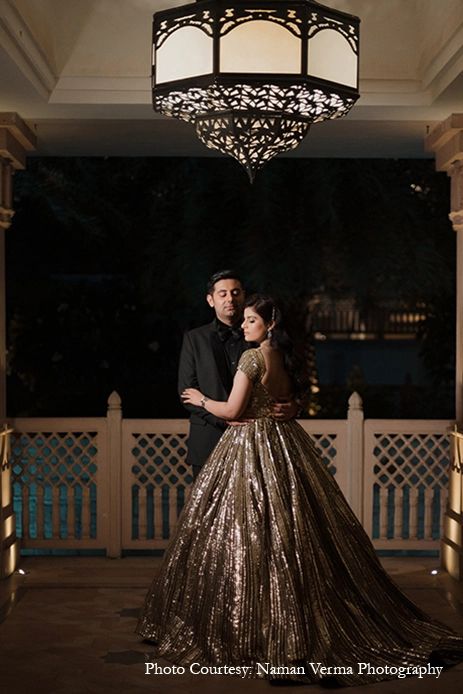 Couple Wedding Photoshoot Poses Romantic, Fine Art Couple Portraits, Couple Pose For Reception, Indian Couple Reception Photoshoot, Sangeet Night Couple Pose, Couple Potrait Pic, Indian Wedding Couple Shoot, Wedding Reception Portraits, Indian Wedding Couple Portraits