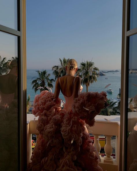 Leonie Hanne no Instagram: “My couture dream 🫶🏻 #cannes #cannesfilmfestival #cannes2023” Leonie Hanne Cannes, Nicole Felicia, Festival Aesthetic, Leonie Hanne, Luxury Lifestyle Women, Super Rich Kids, New Romantics, Bespoke Design, Cannes Film Festival