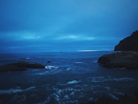 Blue Hour Landscape, Blue Hour Background, Aesthetic Blue Landscape, Blue Hour Ocean, Blue Hour Beach, Blue Hour Aesthetic, Blue Hour Photography, Devon Beach, Houses By The Beach