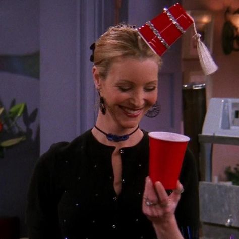 Phoebe Buffay Funny, Phoebe Friends, Lisa Kudrow Friends, Moo Point, Mood Palette, Lisa Kudrow, Friends (tv Series), Friends Cast, Friends Moments