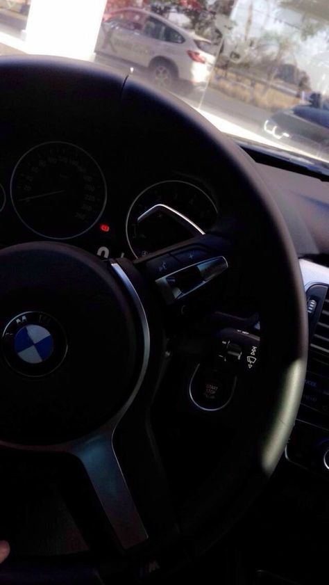 Steering Wheel Aesthetic, Bmw Steering Wheel, Wheel Aesthetic, Audi Interior, Carros Bmw, Carrera Gt, Bmw Girl, Porsche Carrera Gt, Girls Driving