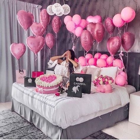 Money Video, Birthday Room Decorations, Birthday Goals, Youtube Money, Shopify Dropshipping, Foto Tips, 18th Birthday Party, 25th Birthday, Pink Balloons