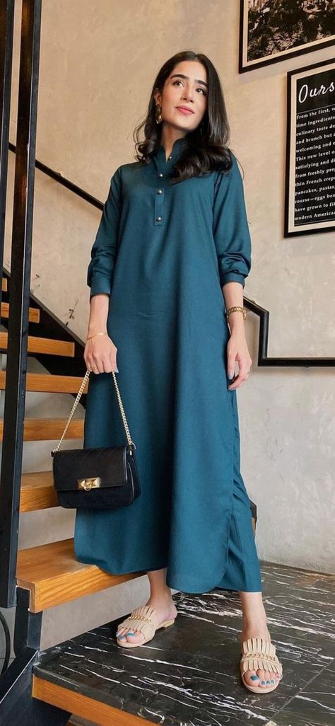 Long Kurta Designs, Pakistani Kurta Designs, Style Outfits Summer, Dress Design Pakistani, Summer Vibes Aesthetic, Simple Dress Casual, Stylish Kurtis Design, Simple Kurta Designs