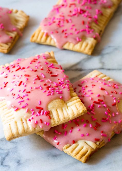 Berry Poptarts, Homemade Pop Tarts, Poptart Recipe, Packaged Snacks, Pop Tart, Breakfast Items, Food Inspo, Sweets Treats, Pop Tarts