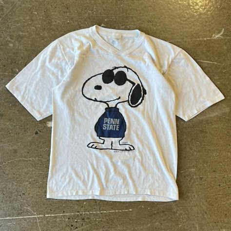 Vintage 80s Snoopy Penn State Shirt Size: Fits a... - Depop Vintage Snoopy Shirt, Snoopy Shirt Aesthetic, Snoopy Outfit, Snoopy Clothes, Updated Closet, Snoopy Cartoon, Snoopy Shirt, Vintage Snoopy, Outfit For Men