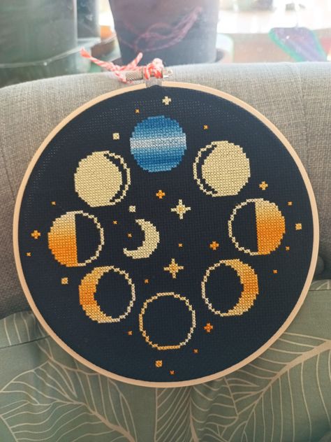 Cross stitch moon phases Moon Phase Cross Stitch Pattern, Cross Stitch Moon Phases, Cross Stitch Moon, Moon Cross Stitch Pattern, Bracelet Book, Moon Cross Stitch, Random Crafts, Vintage Cross Stitch Pattern, Tiny Cross