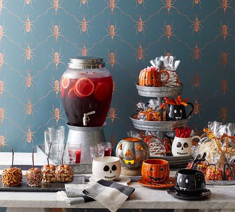 Jack-O'-Lantern Mug | Pottery Barn Barn Party Ideas, Skeleton Bowl, Tier Decorations, Halloween Barn, Halloween Dinnerware, Halloween Centerpieces, Pottery Barn Halloween, Debut Party, Barn Party