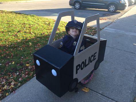 Car Costume Diy, Cardboard Car Costume, Police Car Costume, Diy Cardboard Car, Cars Halloween Costume, Kindergarten Transportation, Police Crafts, Car Costume, Bike Parade