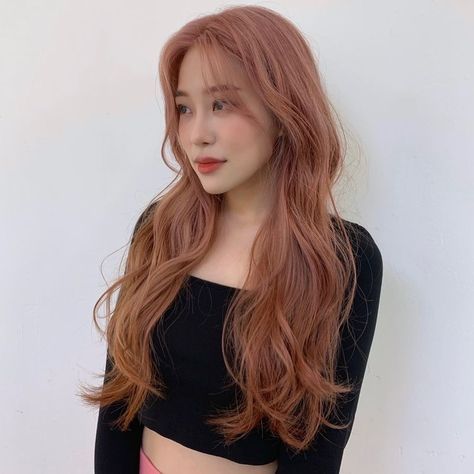 Strawberry Blonde Hair On Asian, Strawberry Blonde Asian Hair, Pink Orange Hair Color, Hair Color Balayage Red, Asian Red Hair Balayage, Ginger Asian Hair, 2023 Korean Hair, Ginger Hair On Asian, Copper Asian Hair