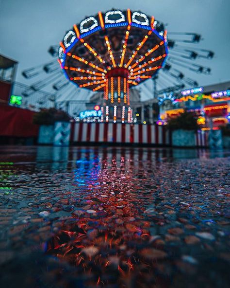 This Reddit Group Is All About Sharing Photos That Amateurs Took, And They Show Just How Good Casual Photographers Are (108 Pics) | Bored Panda Fair Pictures, Texas State Fair, Fair Rides, Fair Photography, Reflection Photography, Fun Fair, State Fair, Photography Techniques, Photography Inspo