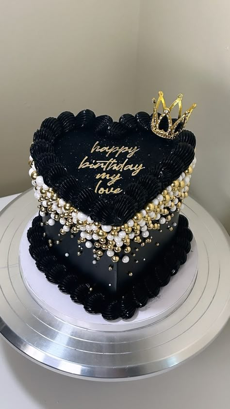 Scorpio Birthday Cake Black, Gold Black Cake Birthday, 25th Birthday Cupcakes For Women, 25 Birthday Cake Ideas For Her, Masquerade Birthday Cake, Black And Gold Heart Cake, Black And Gold Decorations Birthday, 25 Th Birthday Cake, Black Birthday Cake Ideas