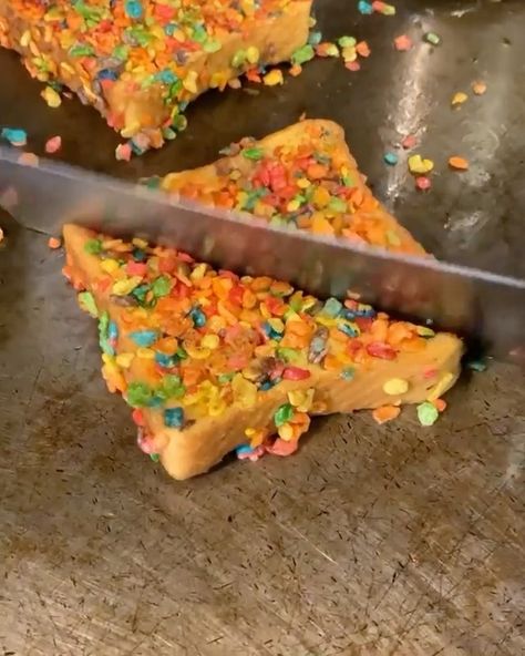 #EatersAnonymous on Instagram: “FRUITY PEBBLE FRENCH TOAST‼️ @PotHolderCafe makes these delicious cereal French toast which look like the perfect way to start the morning!…” Fruity Pebbles French Toast, Fruity Pebble, Fruity Pebbles, The Morning, French Toast, Cereal, Toast, To Start, Ethnic Recipes