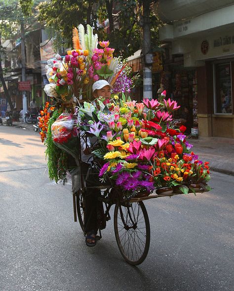 }{   flower bike - Hanoi Bicycle With Flowers, Deco Champetre, Deco Floral, Arte Floral, Flower Market, Hanoi, Flower Delivery, Love Flowers, Flower Shop