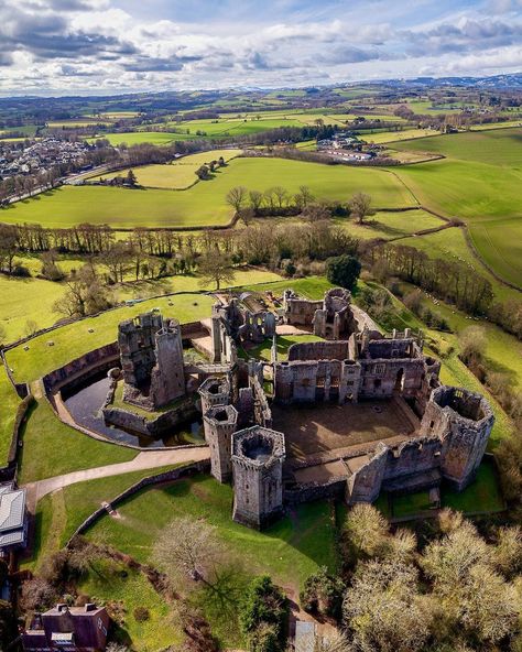 Raglan Castle, Welsh Castles, Castles In Wales, Medieval Aesthetic, Visit Wales, Castles In England, European Castles, Castles In Scotland, Castle In The Sky