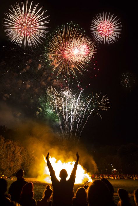 Lewes Bonfire night Autumn Rituals, Lewes Bonfire Night, Bonfire Night Guy Fawkes, Bonfire Night Food, Fireworks Night, Guy Fawkes Night, Bonfire Party, Party Outfits Night, Fire Works