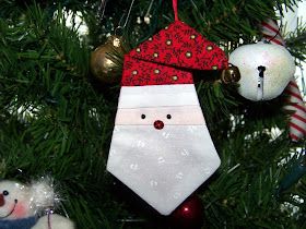 Y Diy Christmas Ball Ornaments, Ornament Craft Ideas, Homemade Ornament, Santa Quilt, Santa Christmas Ornaments, Santa Claus Crafts, Diy Christmas Ball, Window Quilt, Attic Window