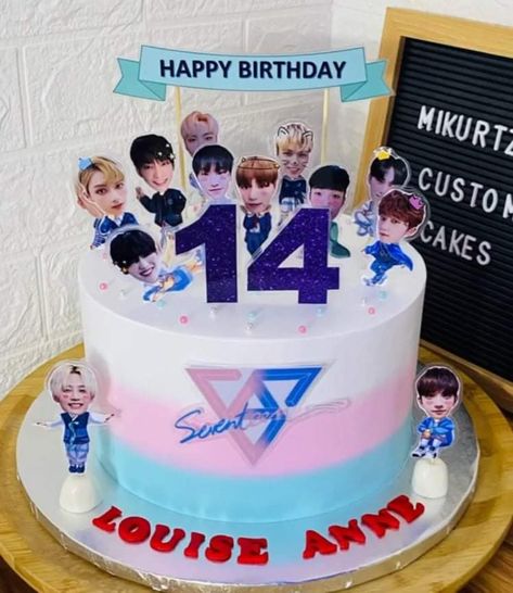 Seventeen Cake Design, Seventeen Cake Birthday Kpop, Seventeen Cake, Kpop Items, Batman Cake Topper, Spiderman Birthday Cake, Seventeenth Birthday, Batman Cake, Going Seventeen