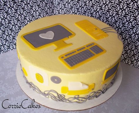 Computer Themed Groom's Cake Cake Computer, 18th Birthday Cake Designs, Computer Cake, Emoji Cake, Computer Love, Shoe Cakes, Cake Drawing, Salty Cake, Cake Trends