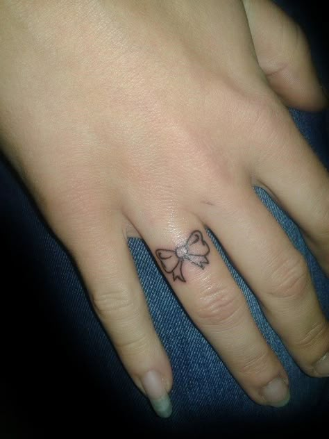 Finger Tattoos Hidden, Finger Ribbon Tattoo, Bow Ring Tattoo, Bow Finger Tattoos For Women, Small Ring Finger Tattoo, Bow On Finger Tattoo, Bow Tattoo On Finger, Bow Tattoo Finger, Ribbon Finger Tattoo