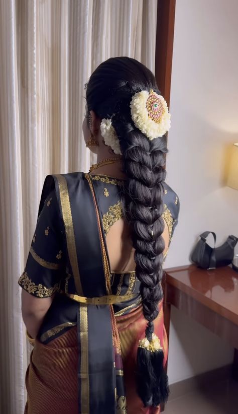 Hairstyles For Weddings Indian Bride, Hairstyle Traditional Indian, Front Hair Styles Easy For Saree, Valaikappu Hairstyles, Traditional Braids Hairstyles Indian, Pula Jada Indian Weddings, Pelli Poola Jada, Front Hairstyles, Reception Hairstyles Indian