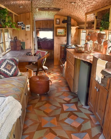 School Bus Tiny House, School Bus House, Home Inspo Exterior, Bus Home, Home Inspo Modern, Camper Interior Design, Old School Bus, Tiny House Camper, Bus Interior